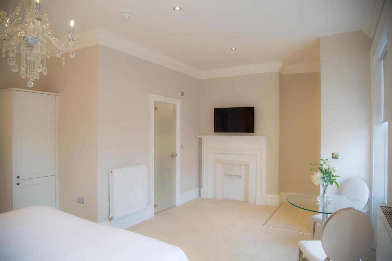 Winckley Stays Preston  Exterior photo A room with a flat screen television