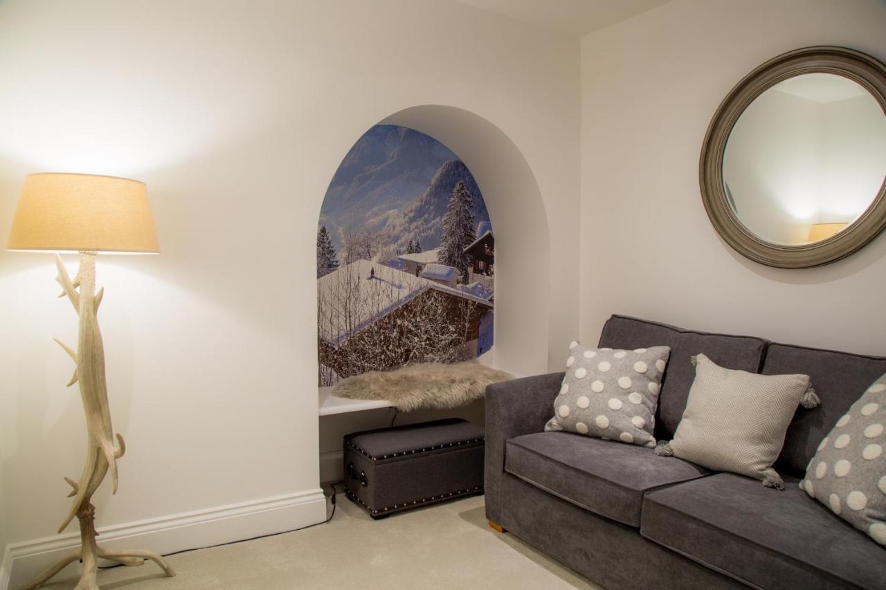 Winckley Stays Preston  Exterior photo A wall mural in a living room